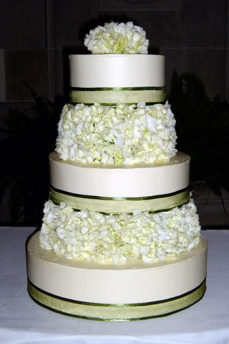 Weddings » Tall Hydrangea Wedding Cake